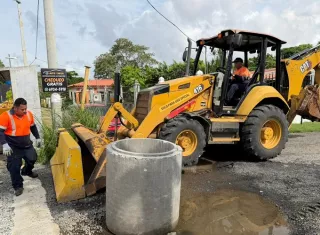 El director de Seguridad Vial de la ATTT, Carlos Ayuso, dio el visto bueno para proceder a la apertura vial. Foto. Eric Montenegro