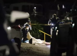 El día no culminaba cuando en el sector 7 de Los Andes #1, San Miguelito, un hombre fue sorprendido en una vereda por un sujeto que le disparó en reiteradas ocasiones en el rostro. Foto: Alexander Santamaría