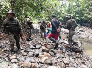 Los detenidos fueron sorprendidos en flagrancia realizando labores de extracción ilegal de minerales.  /  Foto: Senafront