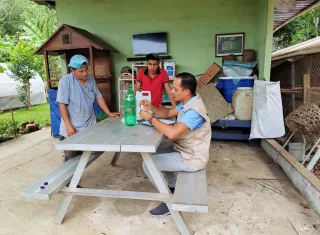 Los técnicos del MIDA Regional Colón explicaron que el monitoreo permanente de las fincas permite conocer los niveles de infestación y adoptar oportunamente medidas de manejo integrado.