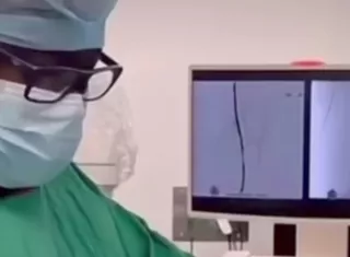 A partir de este hito, el centro hospitalario demuestra la capacidad instalada para ofrecer tratamientos quirúrgicos de alta complejidad, evitando así el desgaste y la necesidad de trasladar a los pacientes colonenses hacia centros médicos de la ciudad capital. Foto. Cortesía