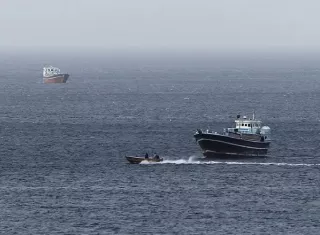 El pasado 18 de junio, tras la firma del memorando de entendimiento, Estados Unidos anunció el levantamiento del bloqueo que había impuesto al tránsito de barcos a puertos iraníes durante la guerra.