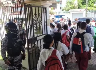 Dos estudiantes fueron atacado en el Colegio José Guardia Vega, y hay preocupación por parte de los padres de familia. Foto. Diómedes Sánchez