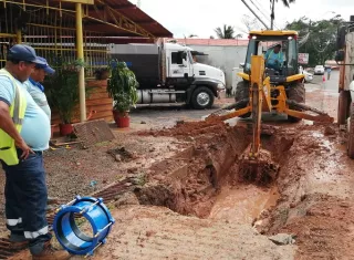 Las tuberías de asbesto-cemento en la red de distribución de Chame tienen más de 30 años de estar operando. Foto. Eric Montengro