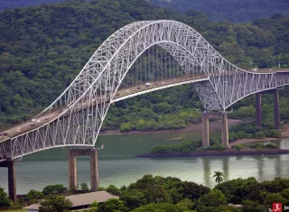 El MOP ejecutará labores de instalación de banderas en el puente de las Américas el lunes 22 y martes 23 de junio, con cierres parciales en horario nocturno hacia la ciudad de Panamá.