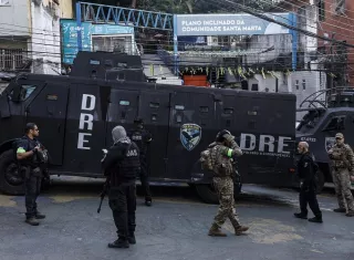 La acción policial forma parte de la Operación Contención, que busca frenar el avance territorial del Comando Vermelho, una organización nacida en las cárceles cariocas en la década de los años setenta. Foto. EFE