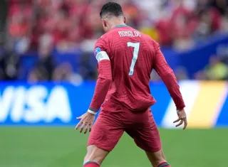 Cristiano Ronaldo celebra uno de sus goles anotados en el partido. Foto: EFE