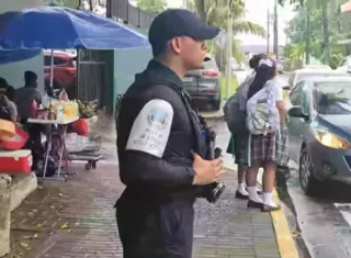 Unidades de la Policía Nacional se encuentra en los alrededores de los planteles educativos. 