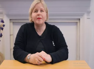 La pesquisa sobre el considerado mayor escándalo de maternidad en la historia del Servicio Nacional de Salud británico (NHS), liderada por la matrona Donna Ockenden, identificó al menos 520 casos de mujeres y niños que sufrieron daños "potencialmente evitables" o la muerte en dos hospitales del complejo entre 2012 y 2025. 