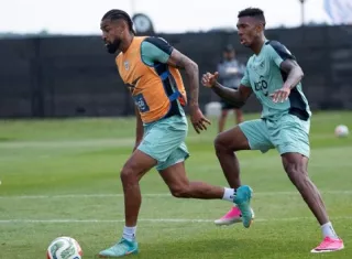 Aníbal Godoy y Roderick Miller durante el entrenamiento en el campamento base de Pnamá en Canadá. Foto: FPF