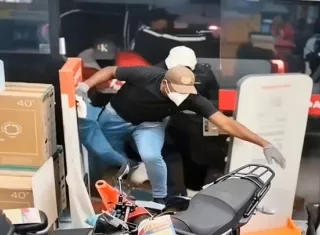 Por el momento, no se ha reportado la captura de ninguno de los cuatro involucrados.  /  Captura de video
