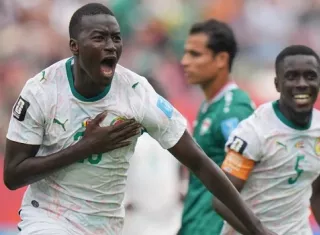 Pape Gueye (26) celebra tras anotar el tercer gol de Senegal contra Irak. 