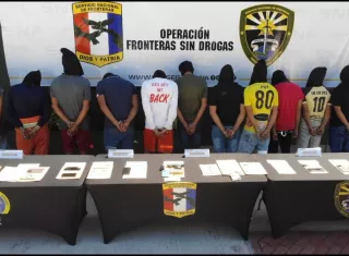 En las diligencias también se decomisaron 18 teléfonos celulares, dinero judicializado. Foto: Cortesía