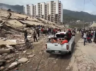 En las últimas horas, Venezuela ha recibido 17 vuelos con más de 1.600 integrantes de equipos de rescate y en las próximas 24 horas se espera la llegada de 25 vuelos adicionales. EFE