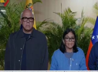 La presidenta interina de Venezuela Delcy Rodríguez, precisa que el gobierno llevará a cabo la evaluación de las viviendas afectadas por el doble terremoto. Foto. EFE
