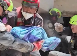 Un bebé, una abuela y sus nietos entre los rescates milagrosos en Venezuela