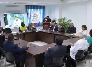 La ministra de Educación, Lucy Molinar, se reunió con los candidatos de la Unachi y pidió transparencia en los comicios.  