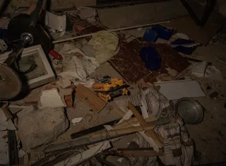 Interior de una vivienda afectada por el doble terremoto de magnitud 7,2 y 7,5 que sacudió la zona norte de Venezuela, en Catia La Mar, estado de La Guaira (Venezuela). Foto. EFE