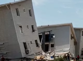 Los vecinos aseguran que en ese urbanismo (conjunto residencial) es difícil contar la cantidad de personas que murieron tras el terremoto. Foto. Redes