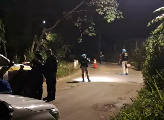 Las primeras versiones apuntan a que el móvil podría estar relacionado con un robo.