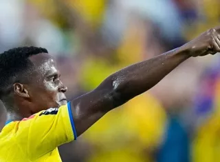 Jhon Arias anotó el gol de Colombia, selección que avanzó a los octavos de final.