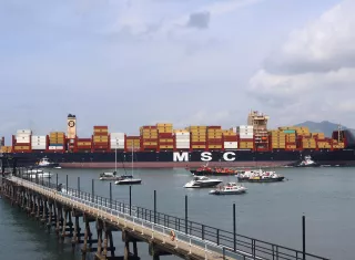 Las esclusas neopanamax, la ampliación del Canal de Panamá en servicio desde junio 2016, operan desde este viernes con un calado reducido, de 49,5 pies o 15,09 metros,