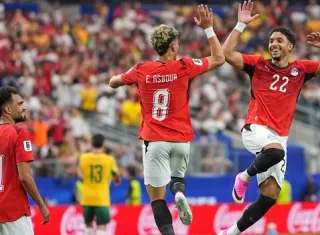 Jugadores de Egipto celebran uno de los goles anotados en el partido. 