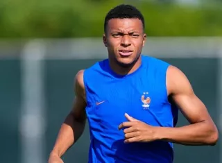 El delantero francés Kylian Mbappé durante un entrenamiento previo al partido ante Paraguay.