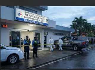 El hombre llegó por sus propios medios al Policentro, pero murió. Foto: IA 