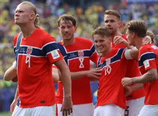 Erling Haaland y sus compañeros celebran uno de sus goles anotados ante Brasil.