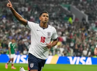 Jude Bellingham anotó dos goles para liderar el ataque de Inglaterra.