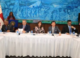 El acto fue encabezado por el ministro de la Presidencia, Juan Carlos Orillac, quien afirmó que el objetivo es preparar al país para competir en áreas como inteligencia artificial.