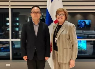 Zhang Xiangyan es un diplomático de carrera con amplia experiencia en América Latina y África. Antes de ser designado en Panamá, se desempeñó como embajador de China en El Salvador. 