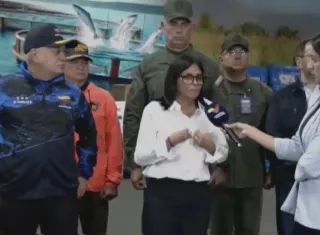 La presidenta encargada de Venezuela Delcy Rodríguez dijo que Funcionarios de Protección Civil también se están activando para la distribución de la ayuda humanitaria. EFE