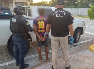 El sospechoso fue conducido y puesto a órdenes de la Fiscalía.  /  Foto: PN