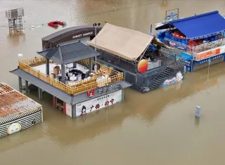 China afronta desde mediados de mayo una sucesión de lluvias intensas en el centro y el sur del país, a lo que se suma ahora la fase activa de tifones. Foto. EFE