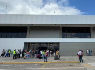 La presidenta interina de Venezuela Delcy Rodríguez anunció el pasado sábado una alianza internacional para la recuperación del Aeropuerto Internacional de Maiquetía, aunque no precisó detalles sobre el plan, que estaría listo esta semana. Foto. EFE