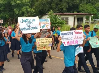 Durante la protesta, los padres de familia también denunciaron que la escuela Ricardo Martinelli Pardini lleva varios años sin director ni subdirectora permanentes. Foto. Melquíades Vásquez