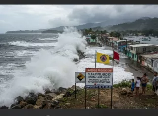 Sinaproc pidió a bañistas, pescadores artesanales y operadores de embarcaciones pequeñas mantenerse vigilantes y evitar entrar al mar si las condiciones empeoran.