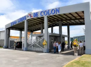 La primera recomendación es que se tomen medidas enérgicas en Colón", afirmó el director general de TRACIT, Jeffrey Hardy, quien advirtió que los productos falsificados que pasan por la Zona Libre de Colón no solo afectan a los consumidores panameños, 