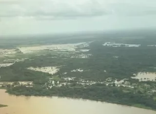 En un sobrevuelo por las zonas afectadas fueron constatados cuatro puntos críticos tras el colapso de varias infraestructuras, por lo que la UNGRD instaló un puente militar entre Arauca y el vecino Norte de Santander para enviar ayuda. @UNGRD