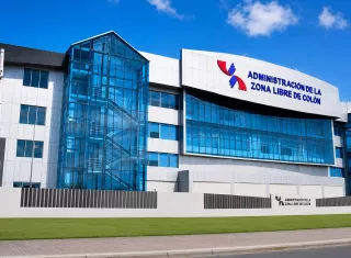La Zona Libre de Colón genera cerca de 18 mil empleos directos, 36 mil empleos indirectos y $28 mil millones en transacciones anuales, consolidándose como uno de los principales motores de desarrollo económico del país, segun cifras de la Cámara de Comercio.