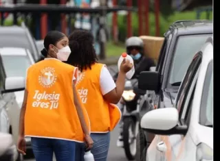 Cientos de voluntarios están en las calles repartiendo las alcancias
