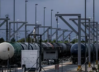 El brent inició la semana con un importante avance después de que el presidente estadounidense, Donald Trump, anunciase que restablecerá el bloqueo naval a Irán. Foto. EFE