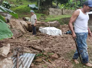 En la comunidad de Achiote se registró un deslizamiento de tierra que afectó a una vivienda. Foto. Cortesía