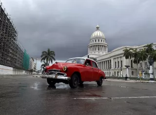 La isla caribeña precisa algo más de 100.000 barriles de petróleo al día para satisfacer sus necesidades energéticas, de los que la isla obtiene unos 40.000 con su producción nacional. Foto. EFE