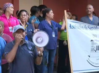 Los servidores piden un ajuste en su escala salarial de hasta 120 dólares. 