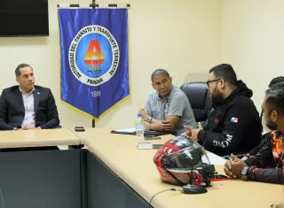Las autoridades y representantes de motociclistas coordinarán acciones para mejorar la seguridad vial y reducir la cantidad de siniestros en el país.