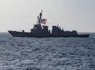 Durante la ofensiva, las fuerzas estadounidenses emplearon municiones de precisión contra sistemas de defensa costera y depósitos y plataformas de lanzamiento de misiles de crucero ubicados en la isla de Gran Tunb (Greater Tunb), en el golfo Pérsico. @ CENTCOM