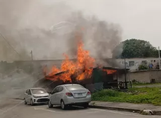 Las autoridades han iniciado las investigaciones para determinar las cusas del fuego. 